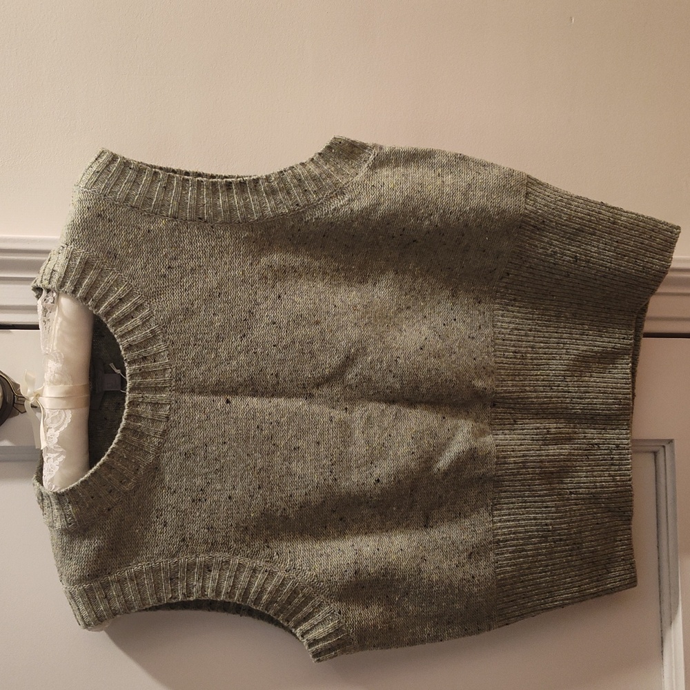 COS Women's Pale Green Heather Sleeveless Sweater. NWT. Medium
